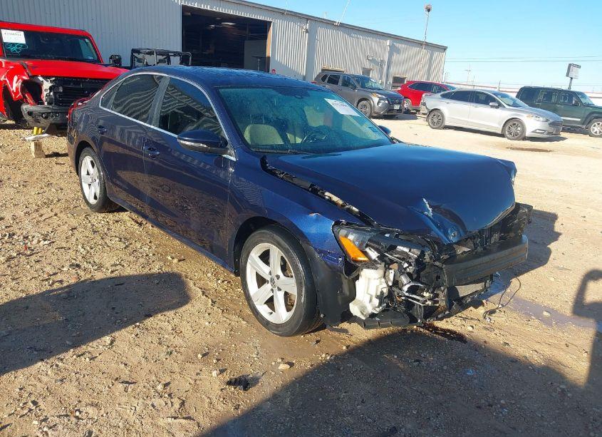 2012 Volkswagen Passat 2.5L SE (VIN 1VWBP7A30CC037555) main photo