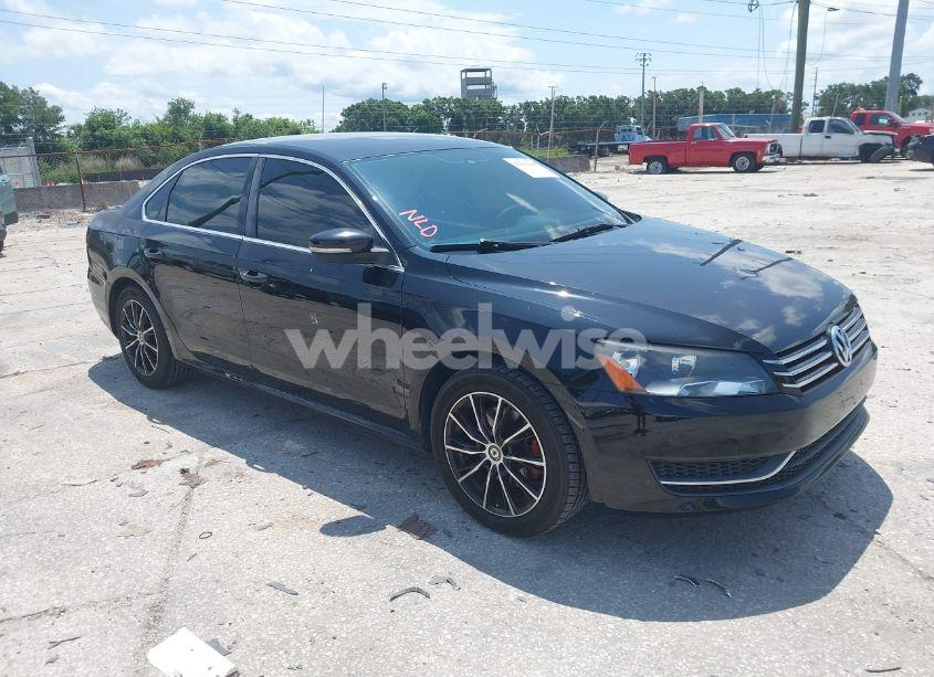 2013 Volkswagen Passat 2.5L SE (VIN 1VWBP7A30DC043938) main photo