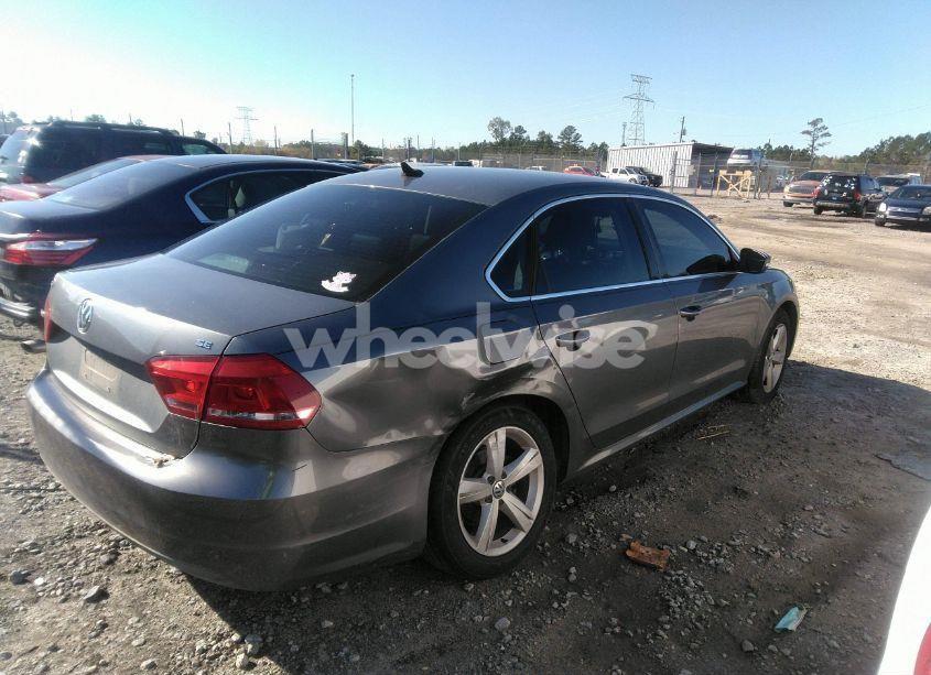 Photo 4 of 2013 Volkswagen Passat 2.5L SE (VIN 1VWBP7A30DC075319)