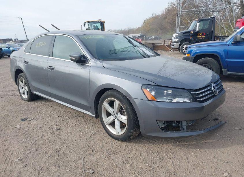 2013 Volkswagen Passat 2.5L SE (VIN 1VWBP7A30DC089818) main photo