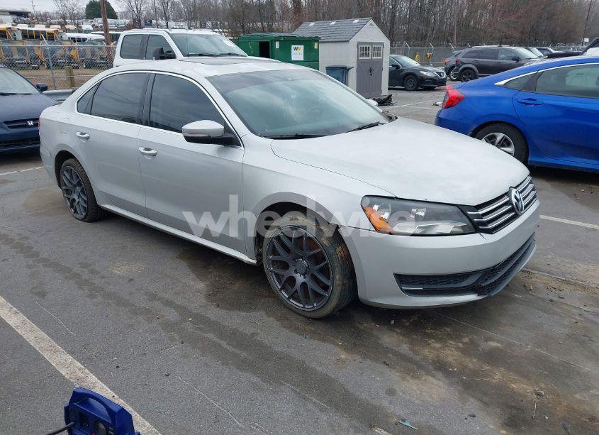 2013 Volkswagen Passat 2.5L SE (VIN 1VWBP7A30DC115737) main photo