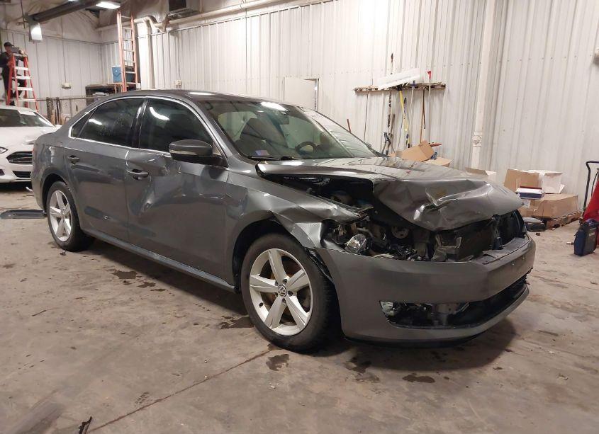 2014 Volkswagen Passat 2.5L SE (VIN 1VWBP7A30EC004168) main photo