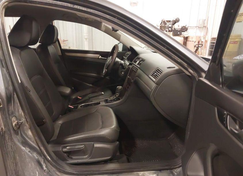 Photo 5 of 2014 Volkswagen Passat 2.5L SE (VIN 1VWBP7A30EC004168)