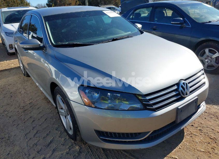 2012 Volkswagen Passat 2.5L SE (VIN 1VWBP7A31CC024362) main photo