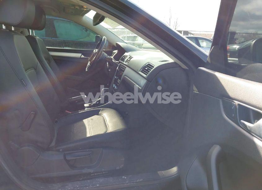 Photo 5 of 2012 Volkswagen Passat 2.5L SE (VIN 1VWBP7A31CC077742)