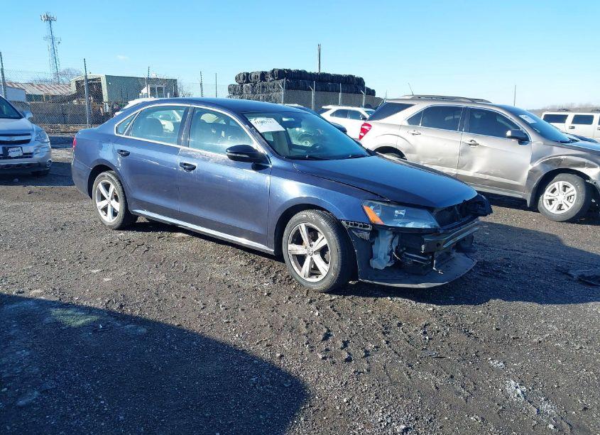 2012 Volkswagen Passat 2.5L SE (VIN 1VWBP7A31CC093214) main photo