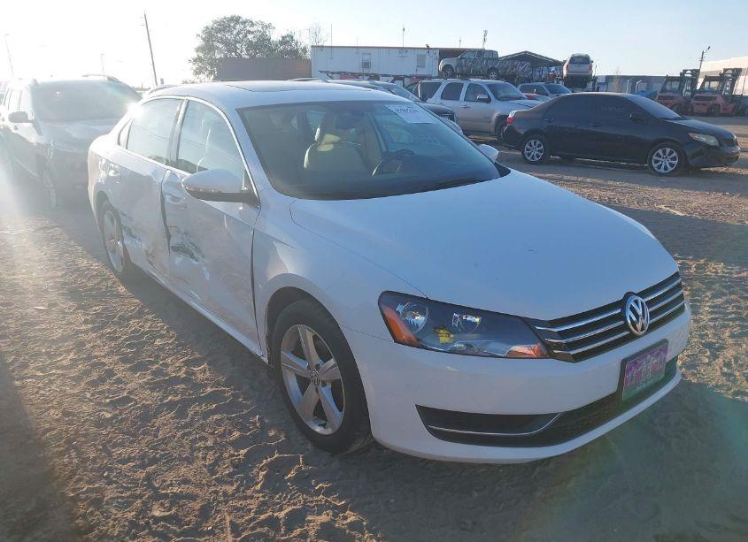 2012 Volkswagen Passat 2.5L SE (VIN 1VWBP7A31CC094685) main photo