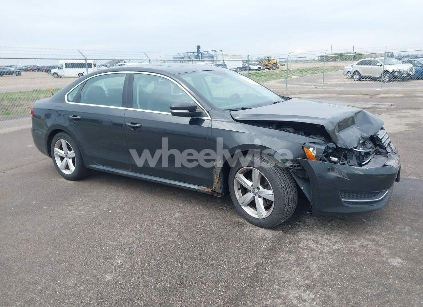 2013 Volkswagen Passat 2.5L SE (VIN 1VWBP7A31DC017929) main photo
