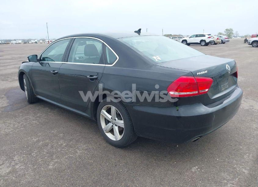 Photo 3 of 2013 Volkswagen Passat 2.5L SE (VIN 1VWBP7A31DC017929)