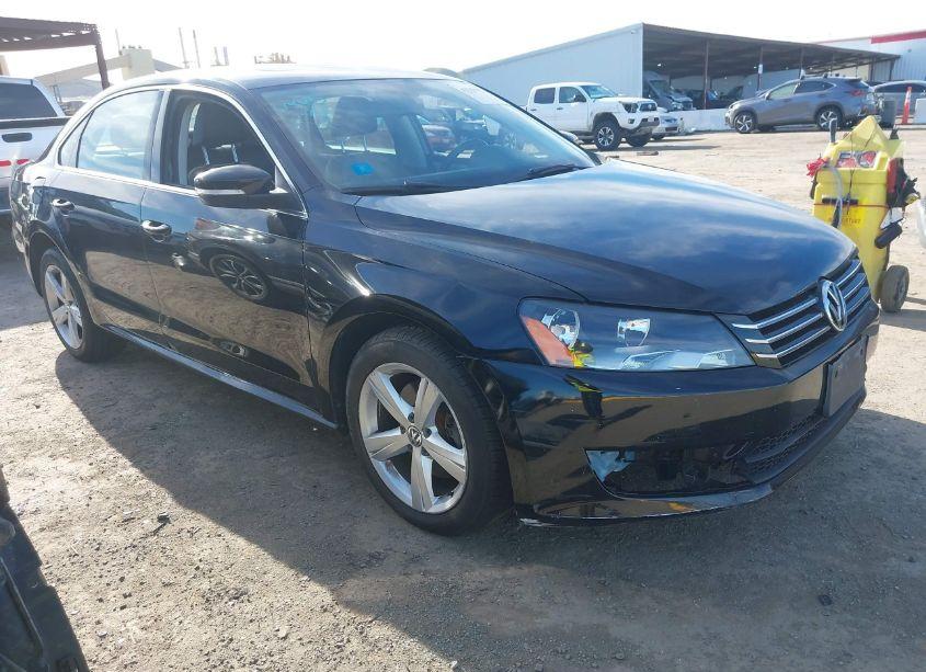 2013 Volkswagen Passat 2.5L SE (VIN 1VWBP7A31DC063695) main photo