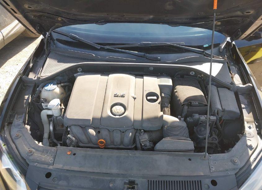 Photo 10 of 2013 Volkswagen Passat 2.5L SE (VIN 1VWBP7A31DC063695)