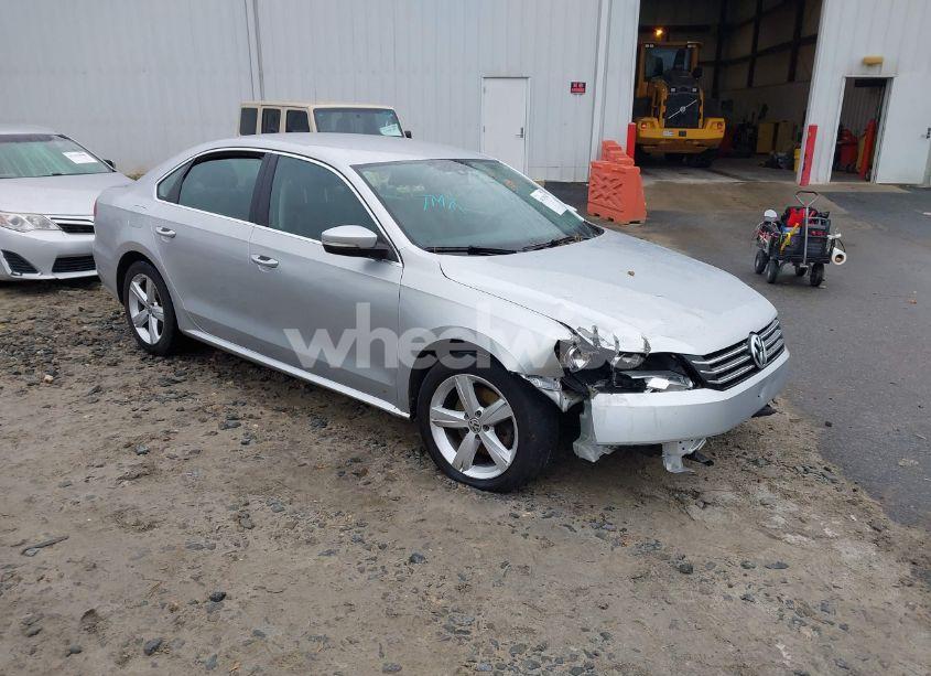 2013 Volkswagen Passat 2.5L SE (VIN 1VWBP7A31DC073515) main photo