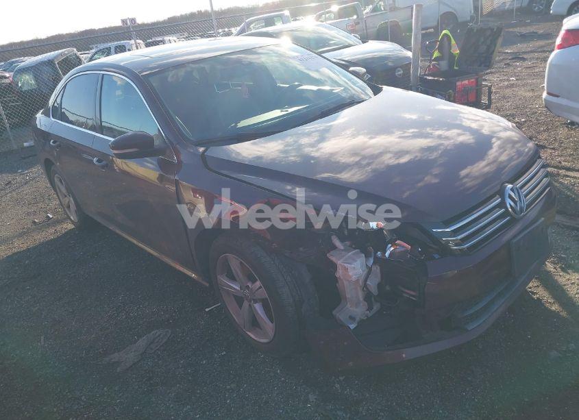 2013 Volkswagen Passat 2.5L SE (VIN 1VWBP7A31DC126908) main photo