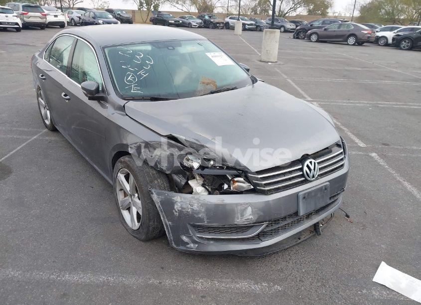 2013 Volkswagen Passat 2.5L SE (VIN 1VWBP7A31DC135527) main photo