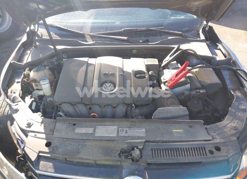 Photo 10 of 2013 Volkswagen Passat 2.5L SE (VIN 1VWBP7A31DC135527)