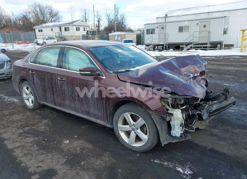 2014 Volkswagen Passat 2.5L SE (VIN 1VWBP7A31EC004180) main photo