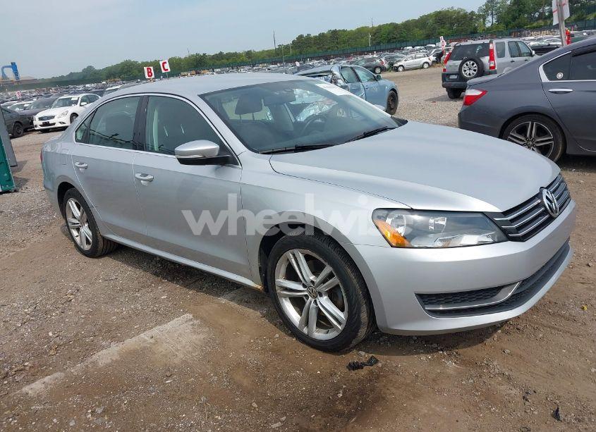 2014 Volkswagen Passat 2.5L SE (VIN 1VWBP7A31EC006995) main photo