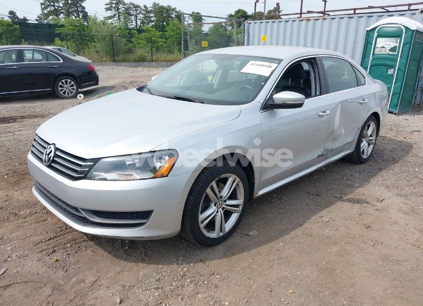 Photo 2 of 2014 Volkswagen Passat 2.5L SE (VIN 1VWBP7A31EC006995)