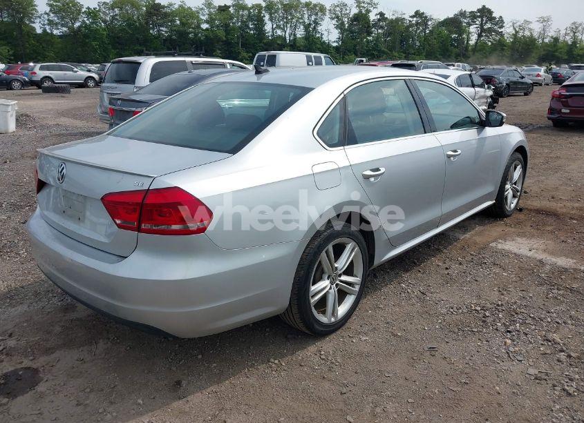 Photo 4 of 2014 Volkswagen Passat 2.5L SE (VIN 1VWBP7A31EC006995)