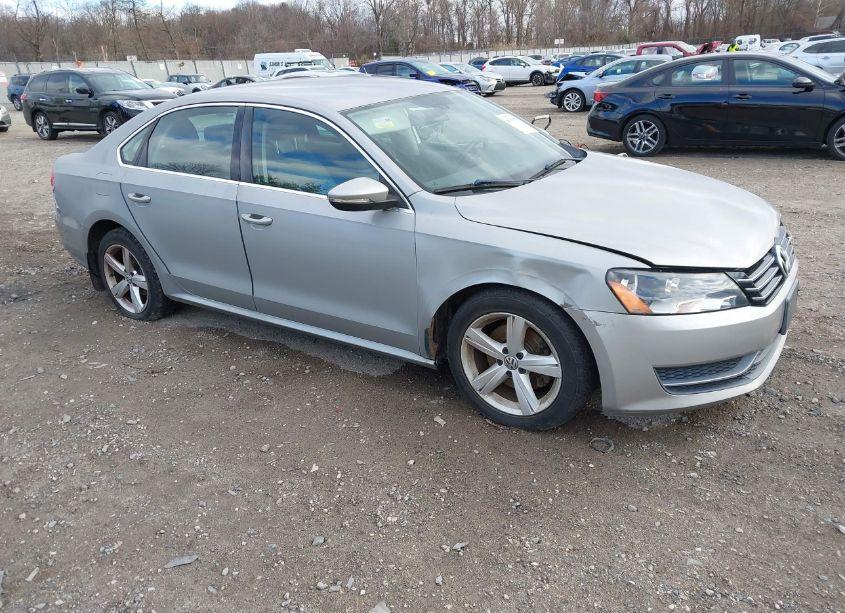 2012 Volkswagen Passat 2.5L SE (VIN 1VWBP7A32CC002368) main photo