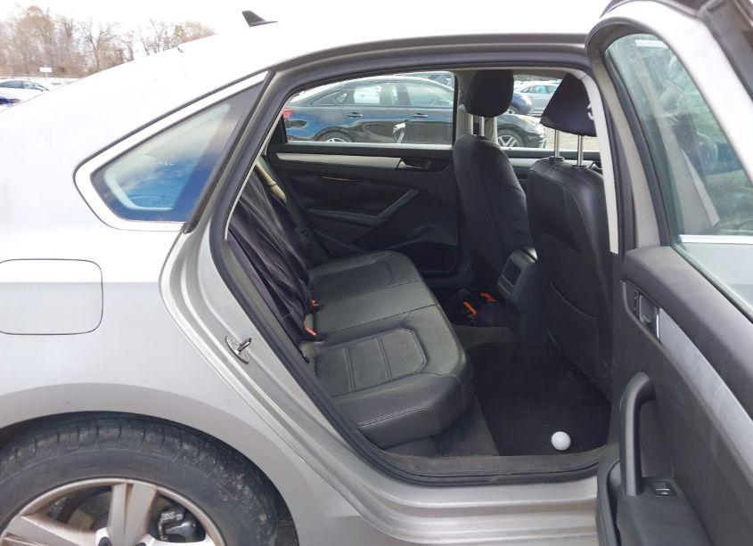 Photo 8 of 2012 Volkswagen Passat 2.5L SE (VIN 1VWBP7A32CC002368)