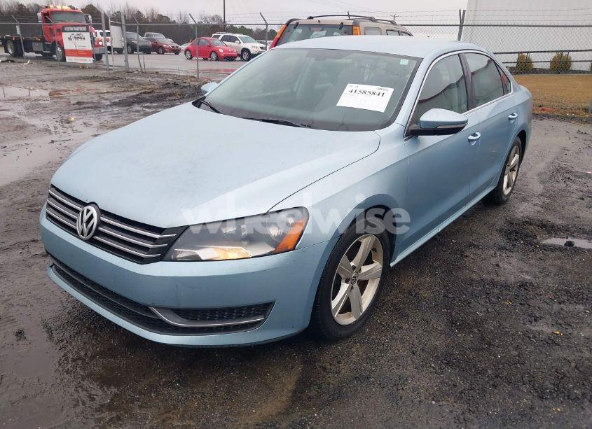 Photo 2 of 2012 Volkswagen Passat 2.5L SE (VIN 1VWBP7A32CC018537)