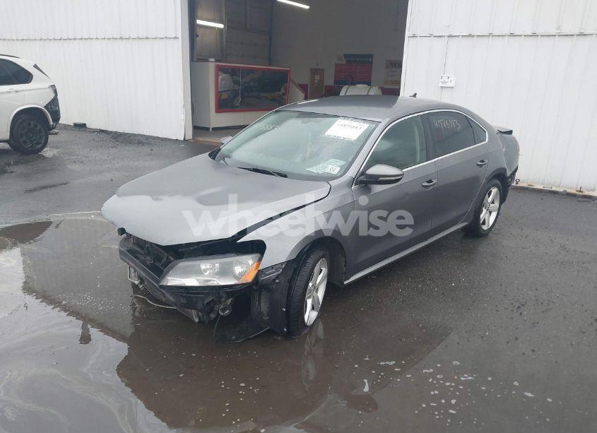 Photo 2 of 2012 Volkswagen Passat 2.5L SE (VIN 1VWBP7A32CC073649)