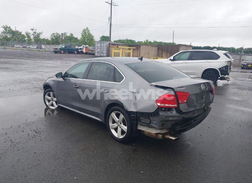 Photo 3 of 2012 Volkswagen Passat 2.5L SE (VIN 1VWBP7A32CC073649)