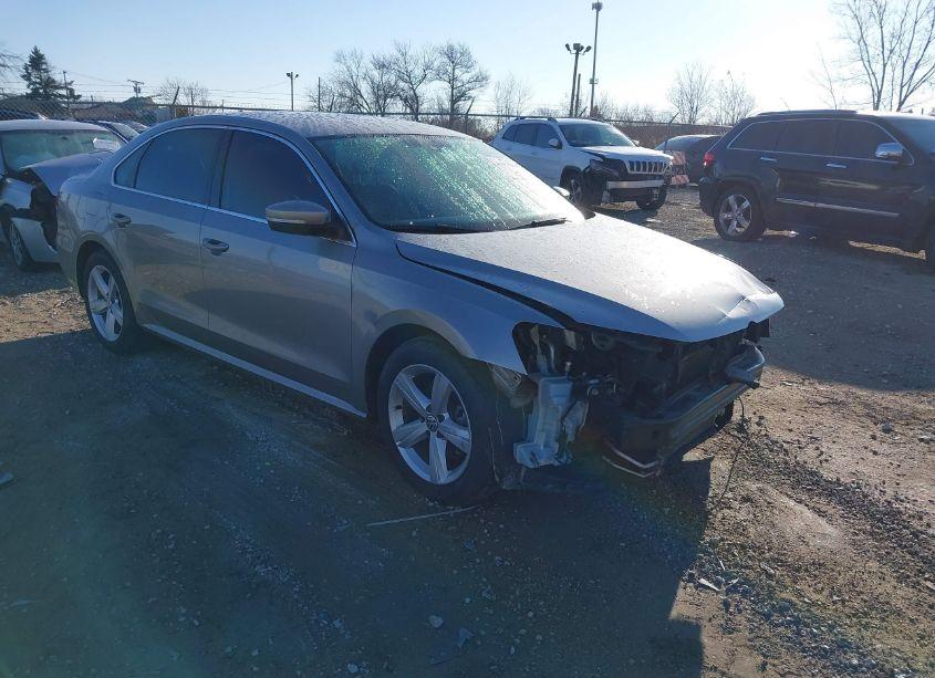 2013 Volkswagen Passat 2.5L SE (VIN 1VWBP7A32DC109146) main photo