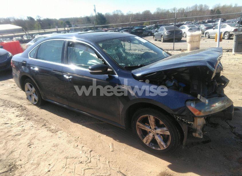 2013 Volkswagen Passat 2.5L SE (VIN 1VWBP7A32DC126643) main photo