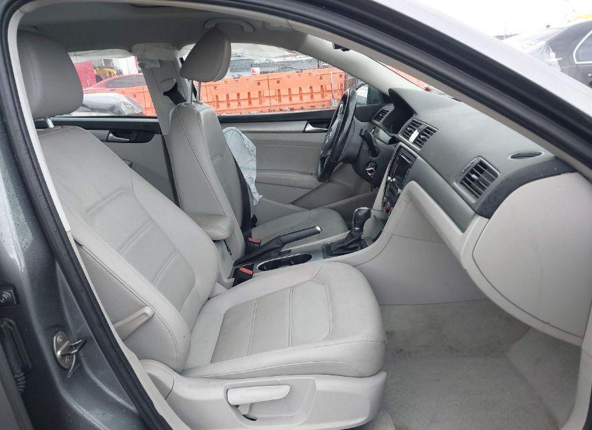 Photo 5 of 2014 Volkswagen Passat 2.5L SE (VIN 1VWBP7A32EC002213)