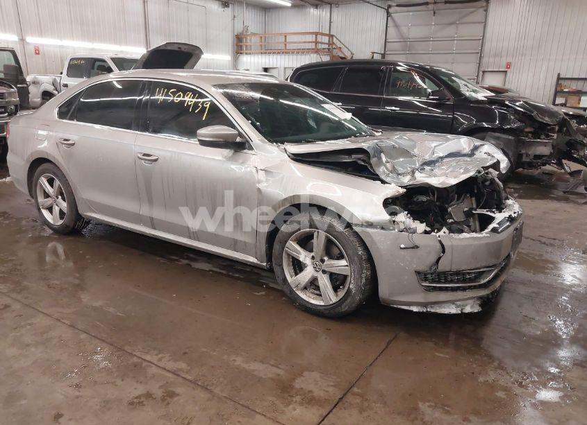 2014 Volkswagen Passat 2.5L SE (VIN 1VWBP7A32EC008397) main photo