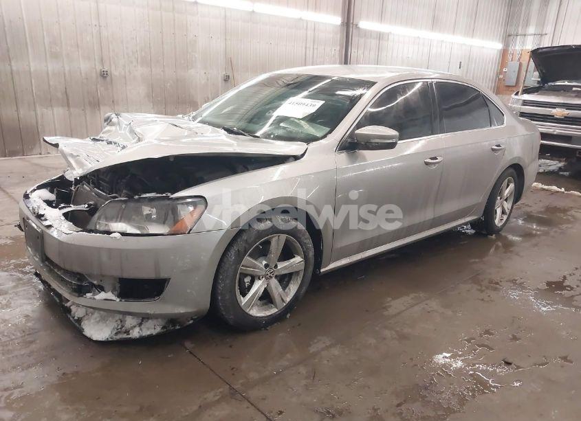 Photo 2 of 2014 Volkswagen Passat 2.5L SE (VIN 1VWBP7A32EC008397)