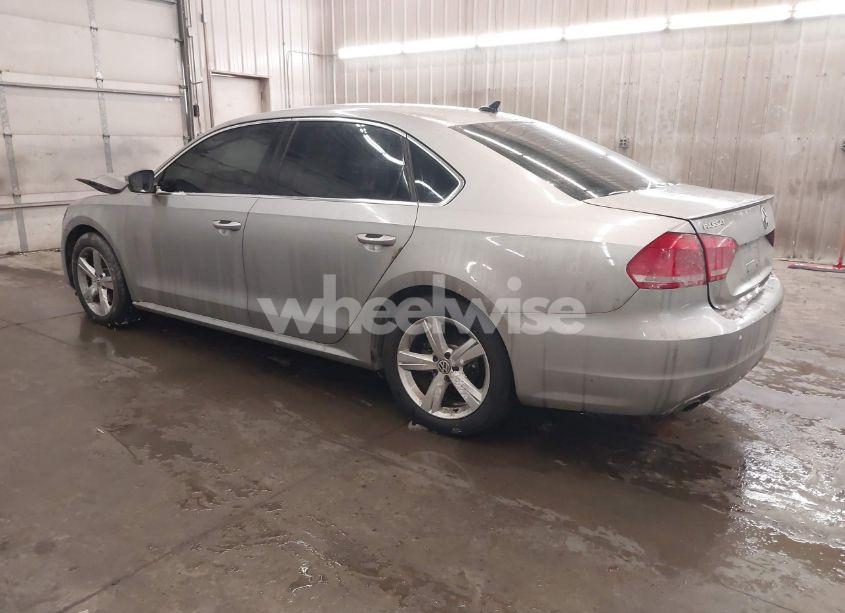 Photo 3 of 2014 Volkswagen Passat 2.5L SE (VIN 1VWBP7A32EC008397)