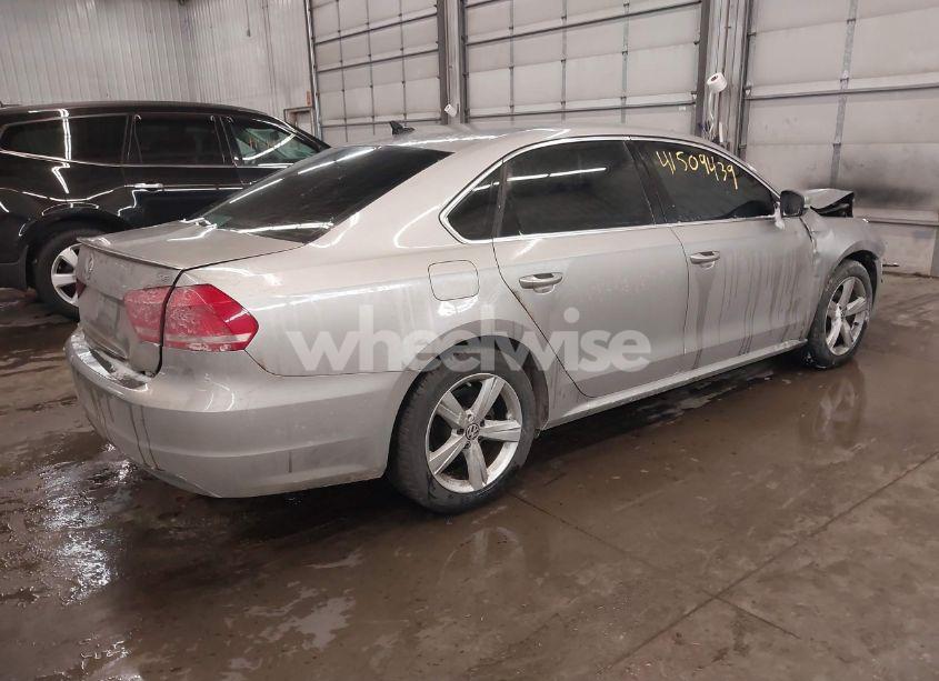 Photo 4 of 2014 Volkswagen Passat 2.5L SE (VIN 1VWBP7A32EC008397)