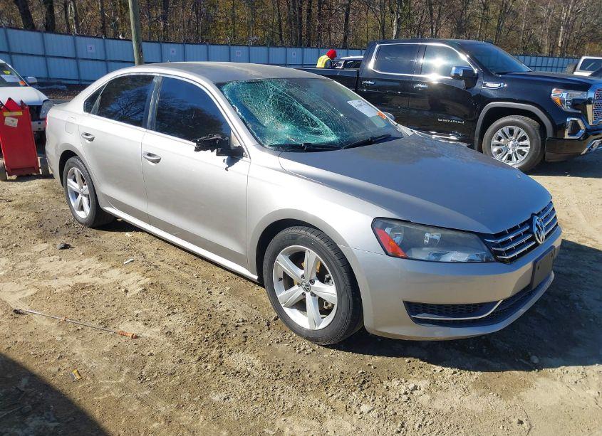 2012 Volkswagen Passat 2.5L SE (VIN 1VWBP7A33CC002847) main photo