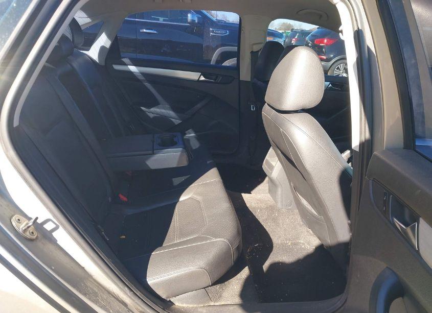 Photo 8 of 2012 Volkswagen Passat 2.5L SE (VIN 1VWBP7A33CC002847)