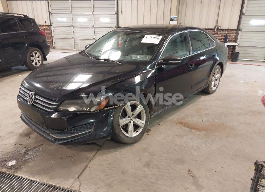 Photo 2 of 2012 Volkswagen Passat 2.5L SE (VIN 1VWBP7A33CC026839)