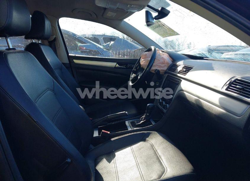 Photo 5 of 2012 Volkswagen Passat 2.5L SE (VIN 1VWBP7A33CC035671)