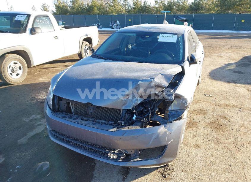 Photo 2 of 2012 Volkswagen Passat 2.5L SE (VIN 1VWBP7A33CC044578)