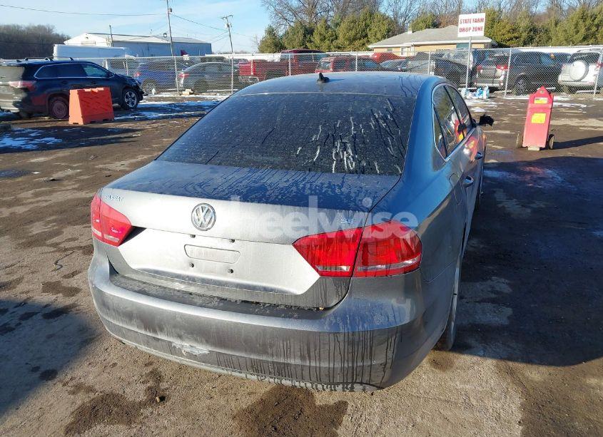 Photo 4 of 2012 Volkswagen Passat 2.5L SE (VIN 1VWBP7A33CC044578)