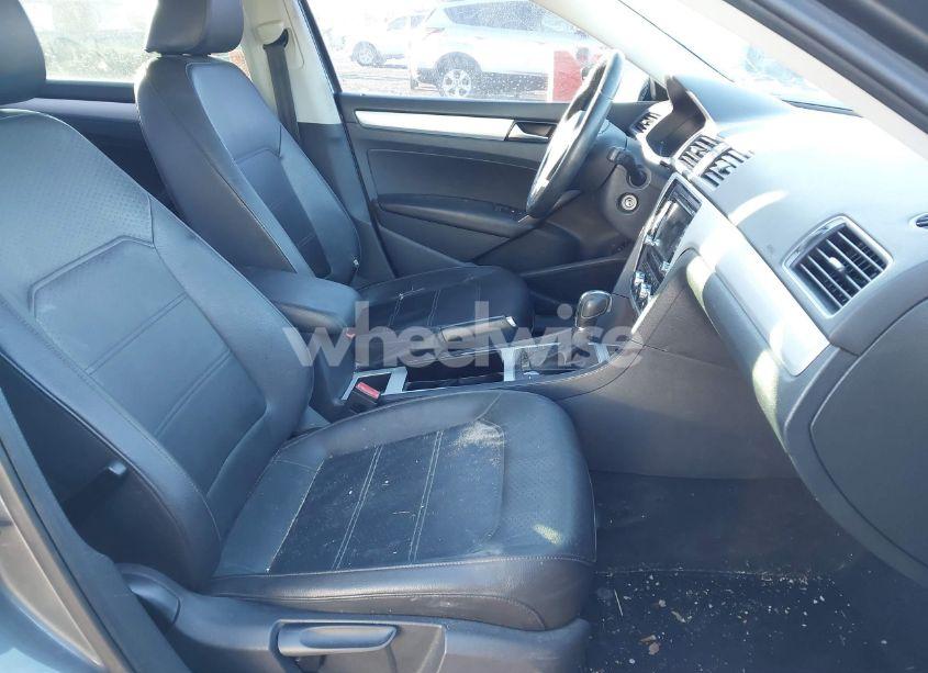 Photo 5 of 2012 Volkswagen Passat 2.5L SE (VIN 1VWBP7A33CC044578)