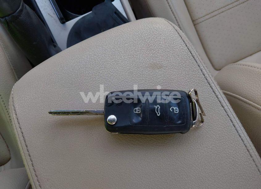 Photo 11 of 2012 Volkswagen Passat 2.5L SE (VIN 1VWBP7A33CC051322)