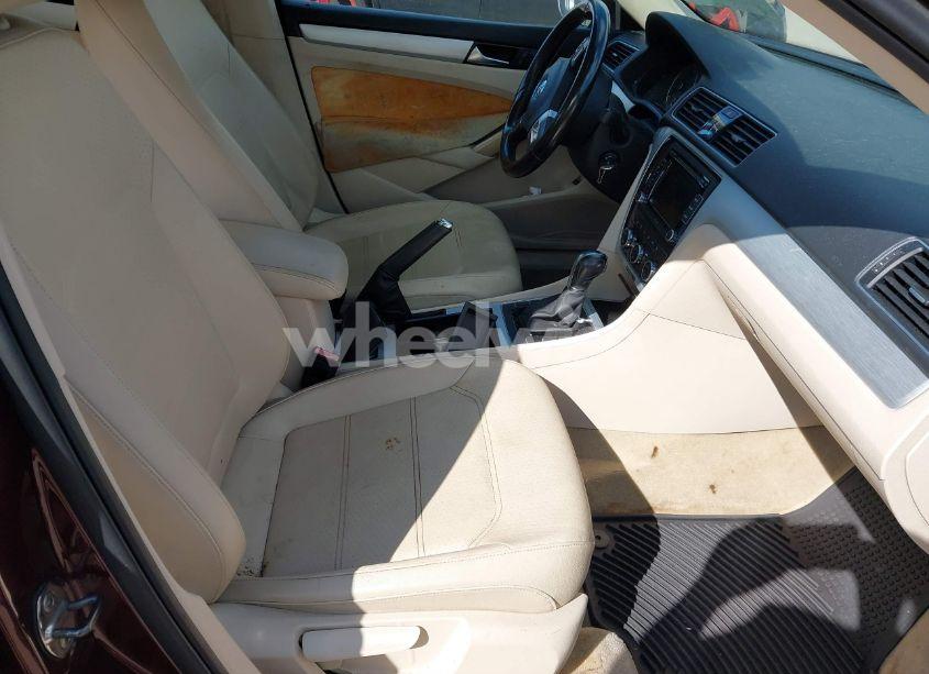 Photo 5 of 2012 Volkswagen Passat 2.5L SE (VIN 1VWBP7A33CC051322)