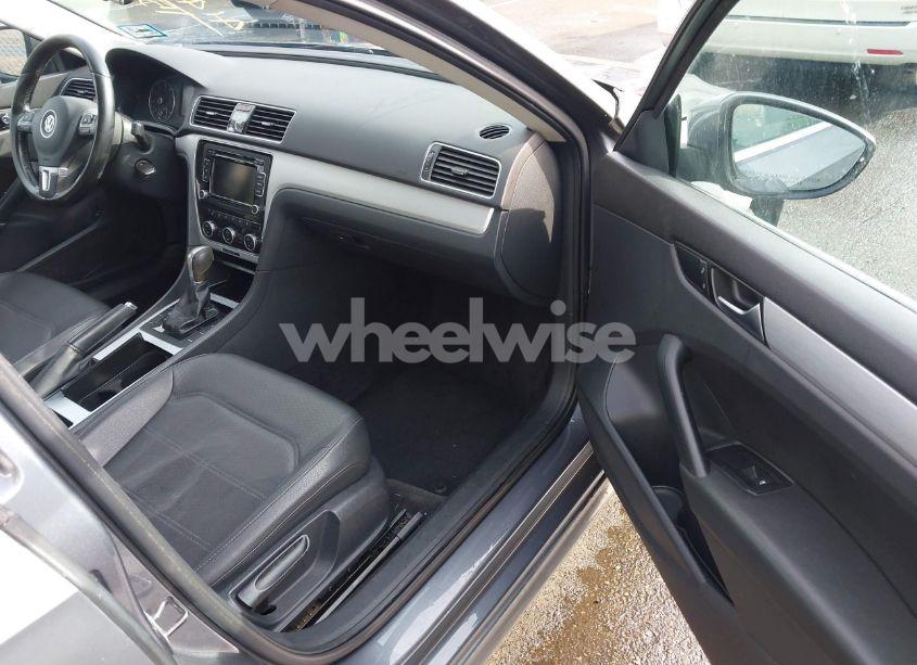 Photo 5 of 2012 Volkswagen Passat 2.5L SE (VIN 1VWBP7A33CC062899)