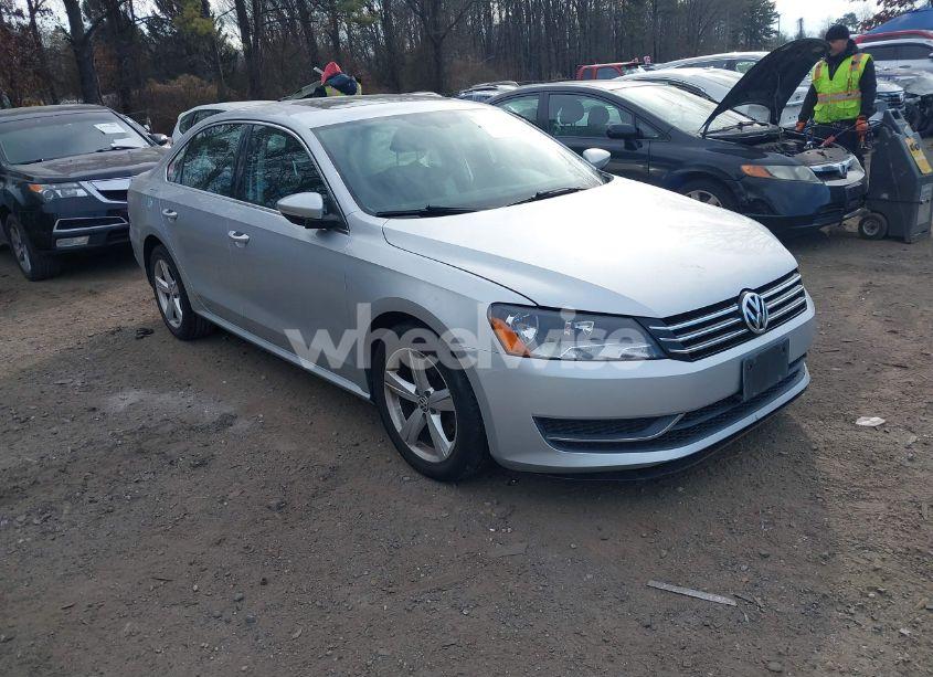 2012 Volkswagen Passat 2.5L SE (VIN 1VWBP7A33CC080948) main photo