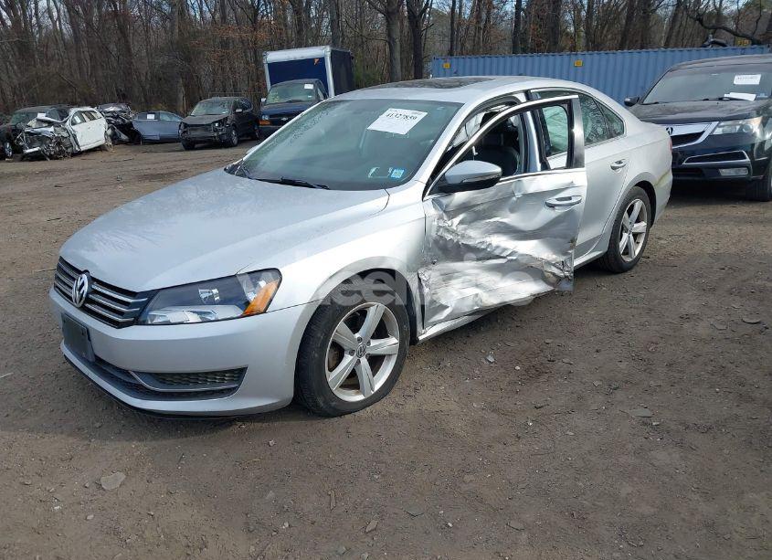 Photo 2 of 2012 Volkswagen Passat 2.5L SE (VIN 1VWBP7A33CC080948)