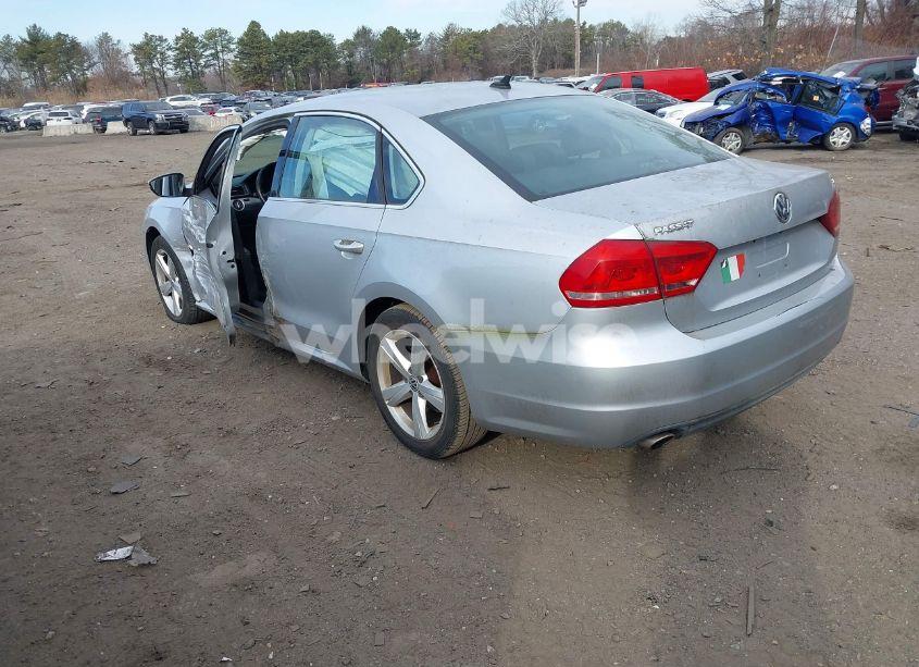 Photo 3 of 2012 Volkswagen Passat 2.5L SE (VIN 1VWBP7A33CC080948)