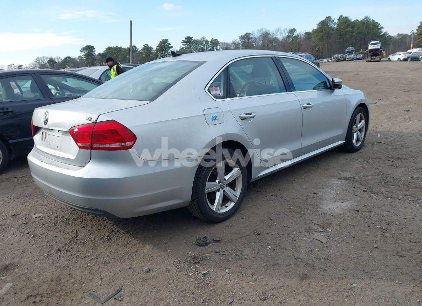 Photo 4 of 2012 Volkswagen Passat 2.5L SE (VIN 1VWBP7A33CC080948)
