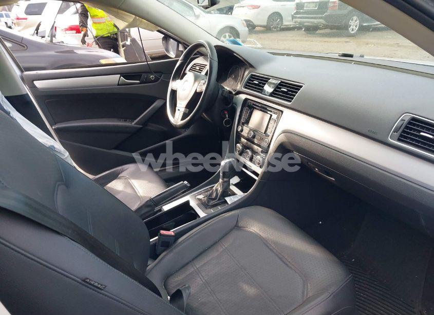 Photo 5 of 2012 Volkswagen Passat 2.5L SE (VIN 1VWBP7A33CC080948)